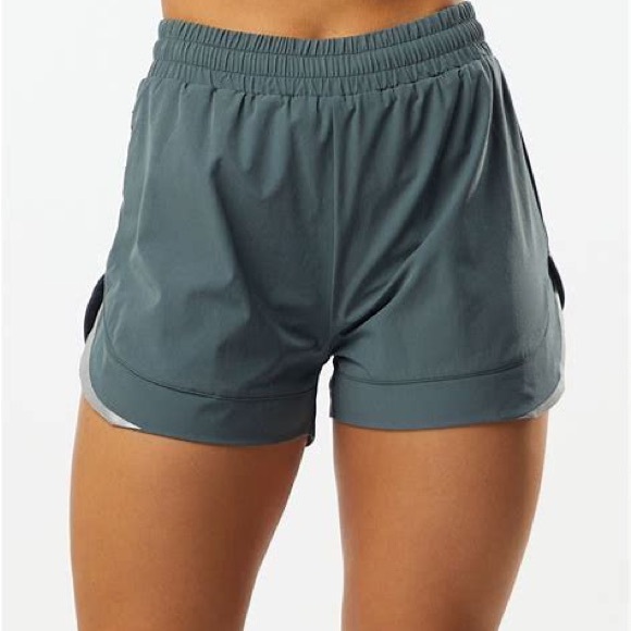 Alphalete Varsity Stride Short with Liner - Grey - Picture 2 of 5